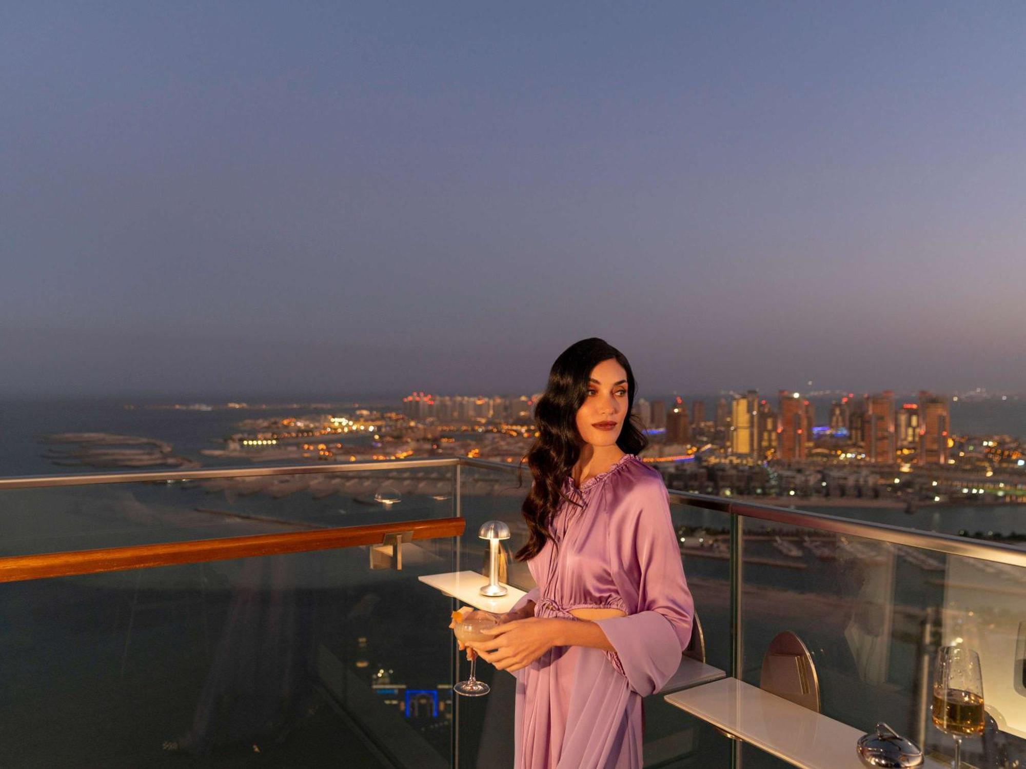 Fairmont Doha Ξενοδοχείο Lusail Εξωτερικό φωτογραφία A woman in Dubai