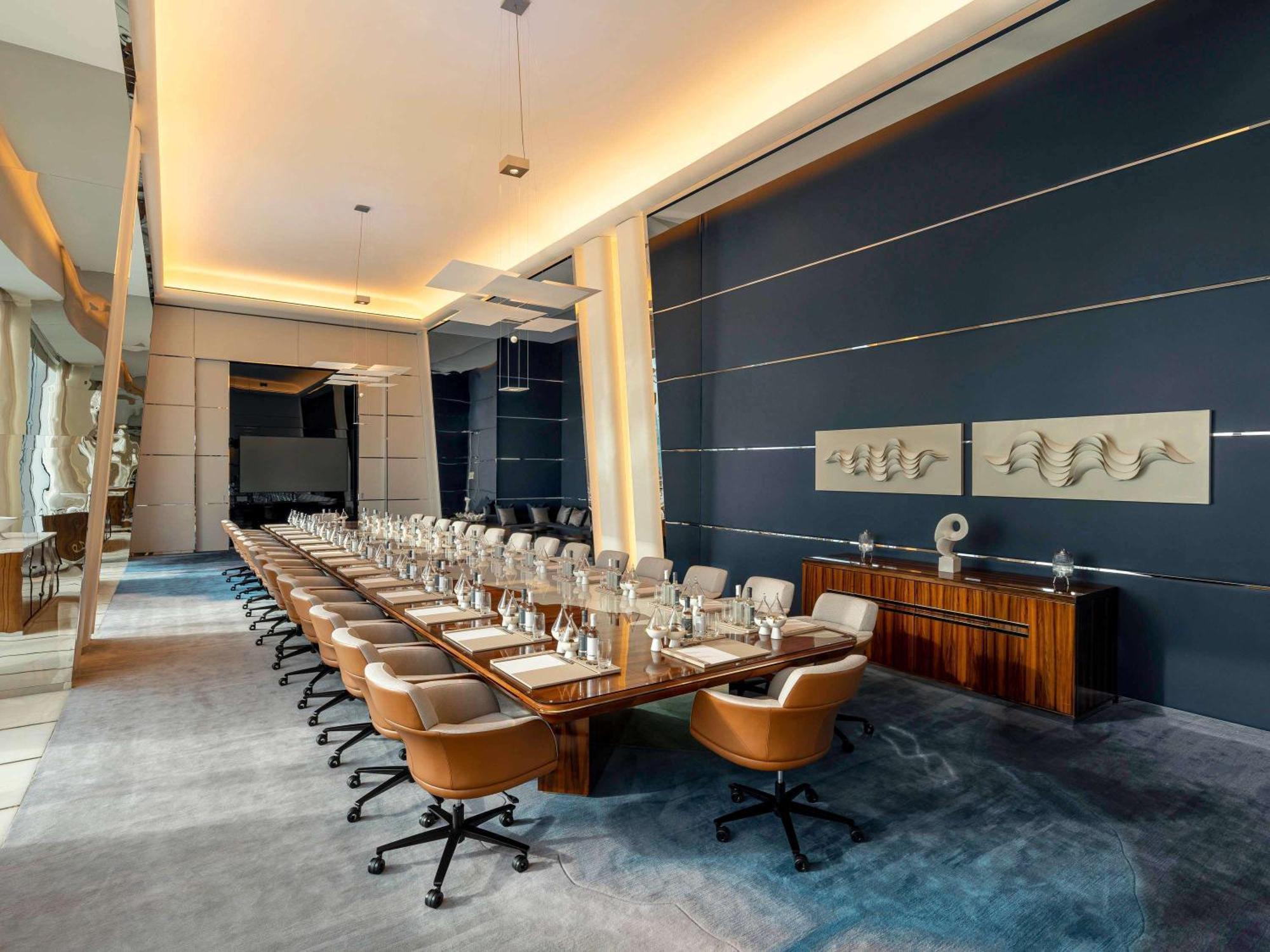 Fairmont Doha Ξενοδοχείο Lusail Εξωτερικό φωτογραφία The boardroom at the Four Seasons Hotel, London