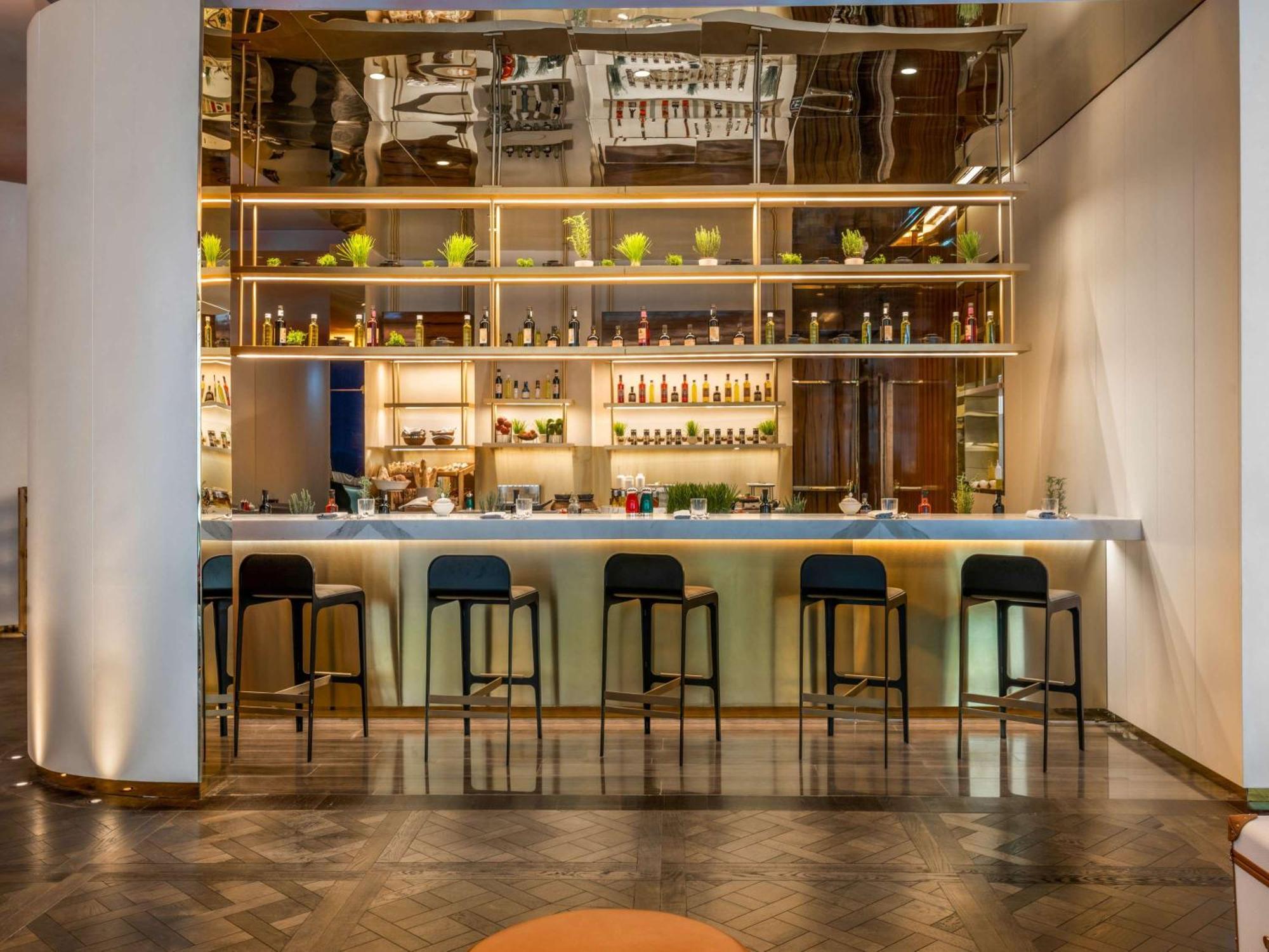 Fairmont Doha Ξενοδοχείο Lusail Εξωτερικό φωτογραφία The bar at the hotel